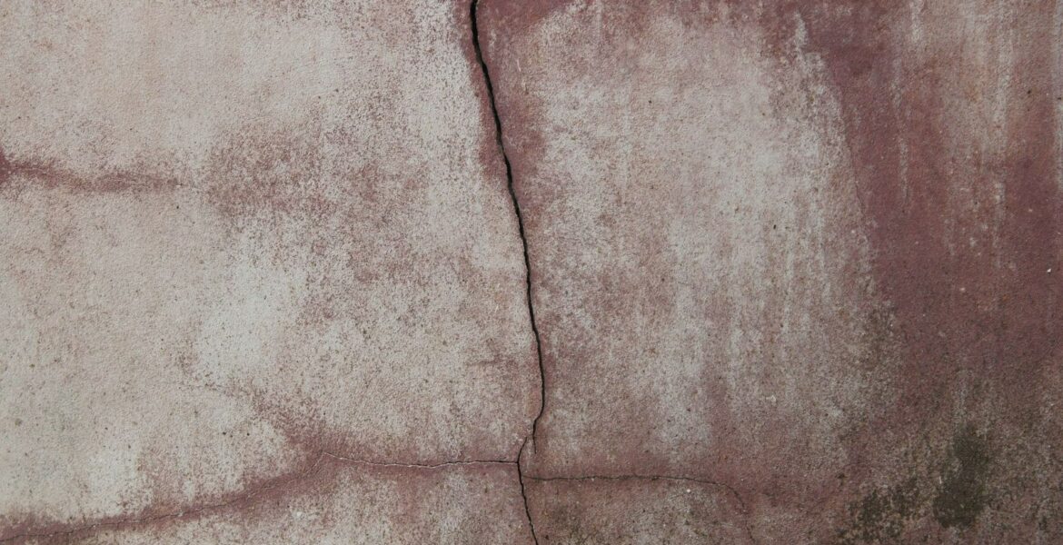Fissure dans une maison : comment reconnaître un danger réel et quoi faire